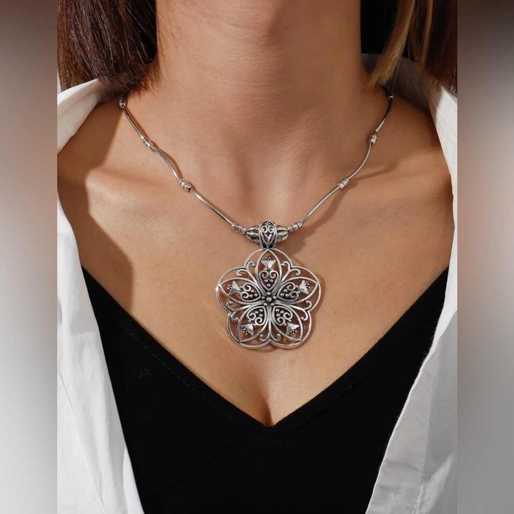 Elegant Silver Tone Floral Pendant Necklace